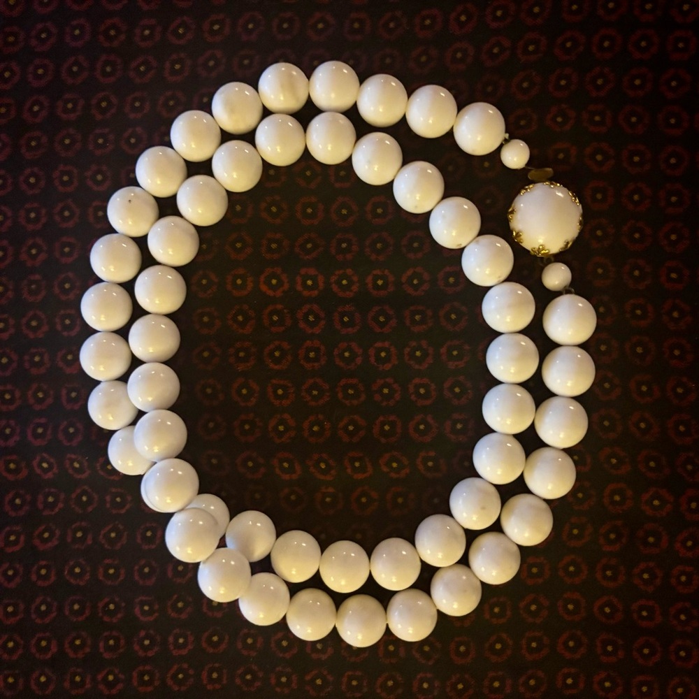 Vintage Austrian Made White Beaded Silk String Round Necklace - Picture 6 of 11